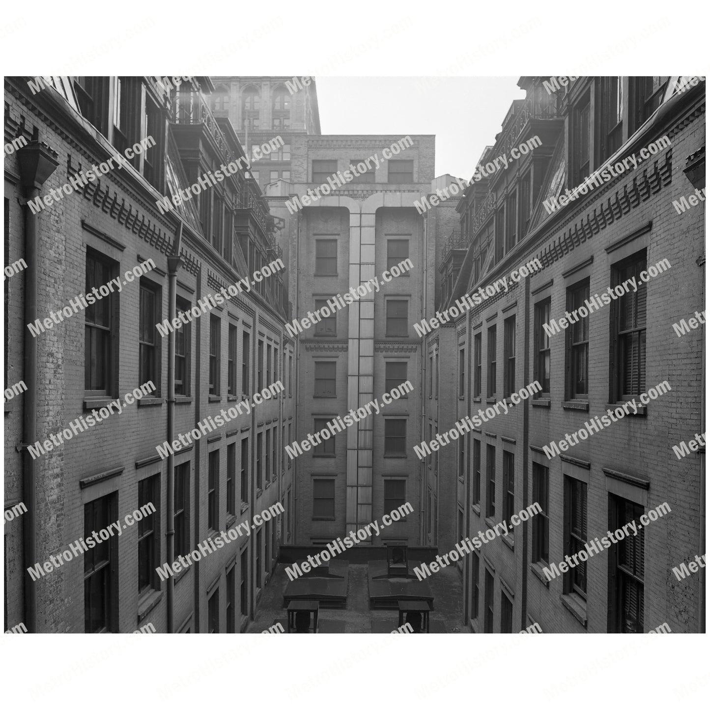 280 Broadway, Manhattan, courtyard