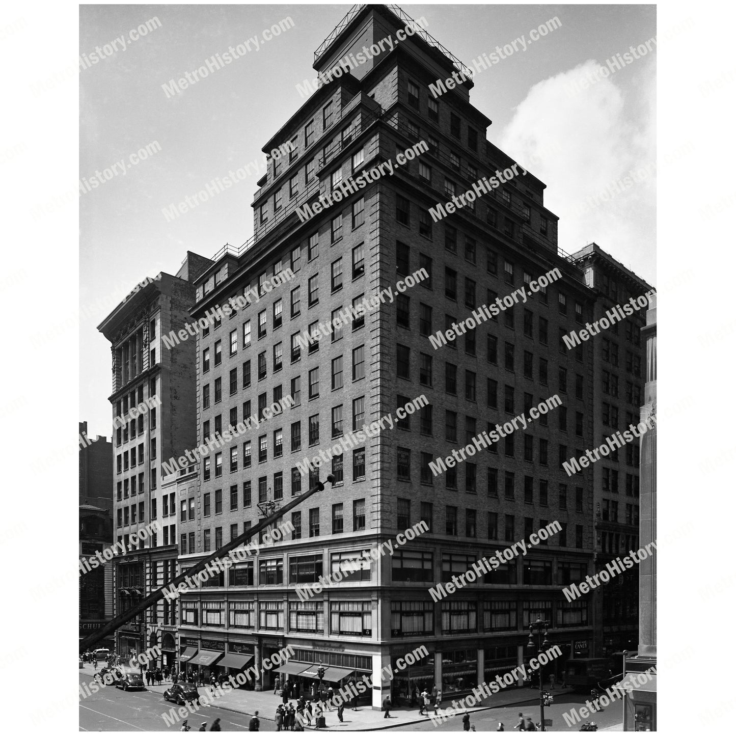 326-334 Fifth Avenue at West 33rd Street, Manhattan