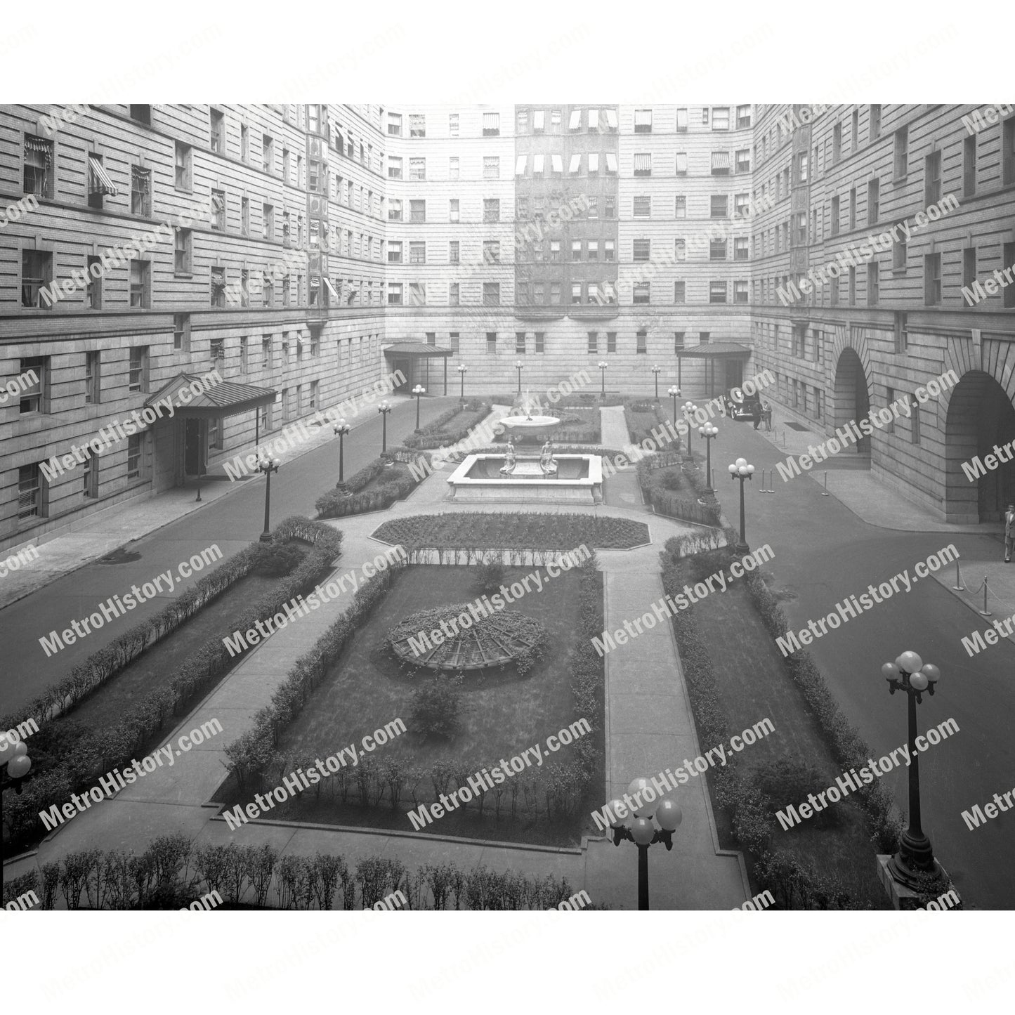Belnord, 225 West 86th Street at Broadway, Manhattan, courtyard