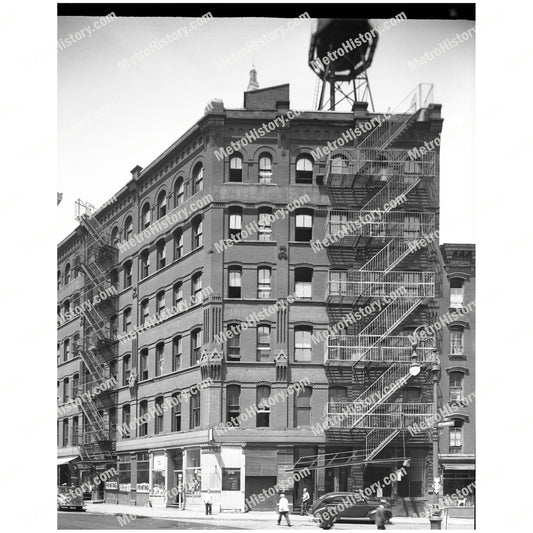 7-11 New Chambers Street at William Street, Manhattan