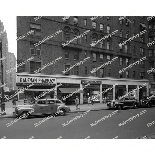 235 West 76th Street at Broadway, Manhattan, storefronts