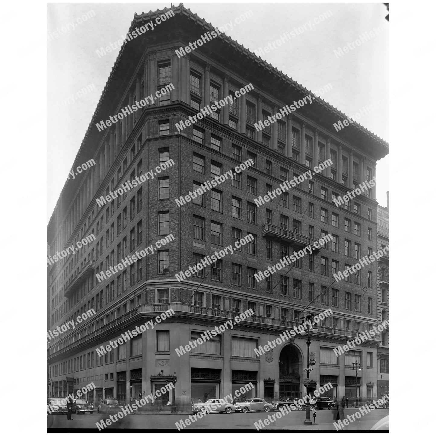 Lord & Taylor, 424-434 Fifth Avenue at West 38th Street, Manhattan