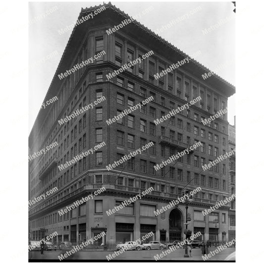 Lord & Taylor, 424-434 Fifth Avenue at West 38th Street, Manhattan