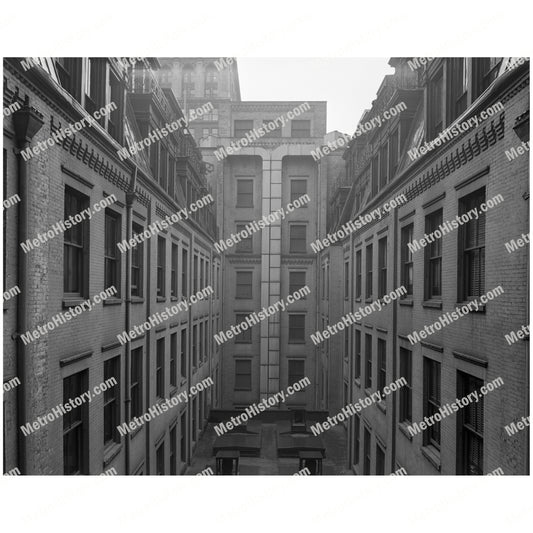 280 Broadway, Manhattan, courtyard