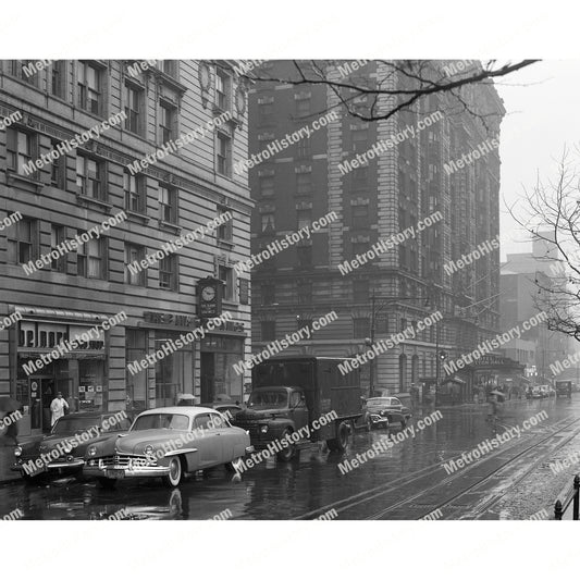 Broadway at West 86th Street, east side looking south, Manhattan