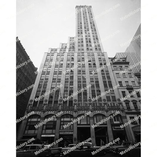 580 Fifth Avenue at West 47th Street, Manhattan