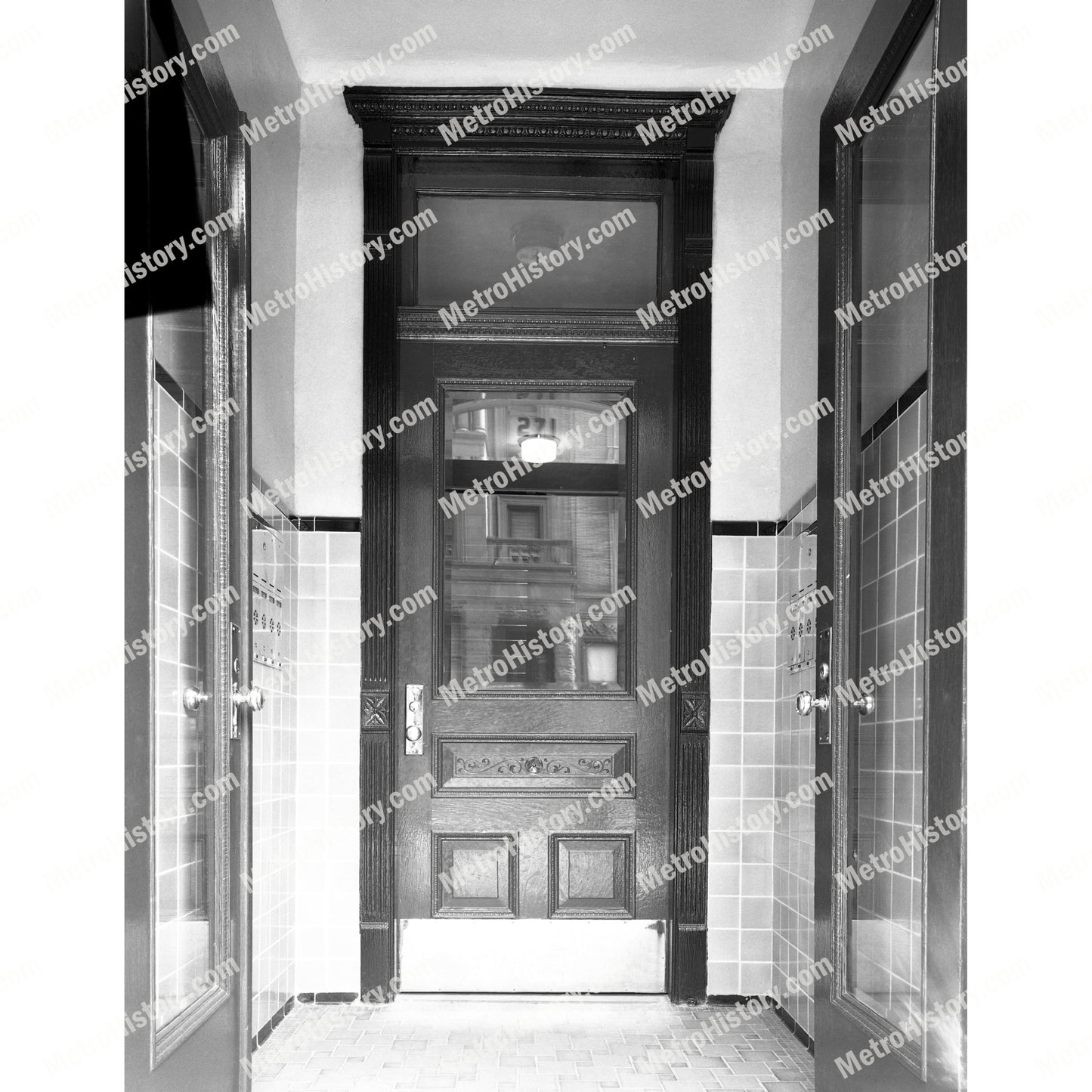 271 West 113th Street, Manhattan, entryway