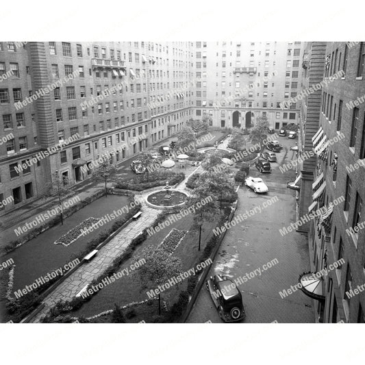 277 Park Avenue, Manhattan, courtyard from east