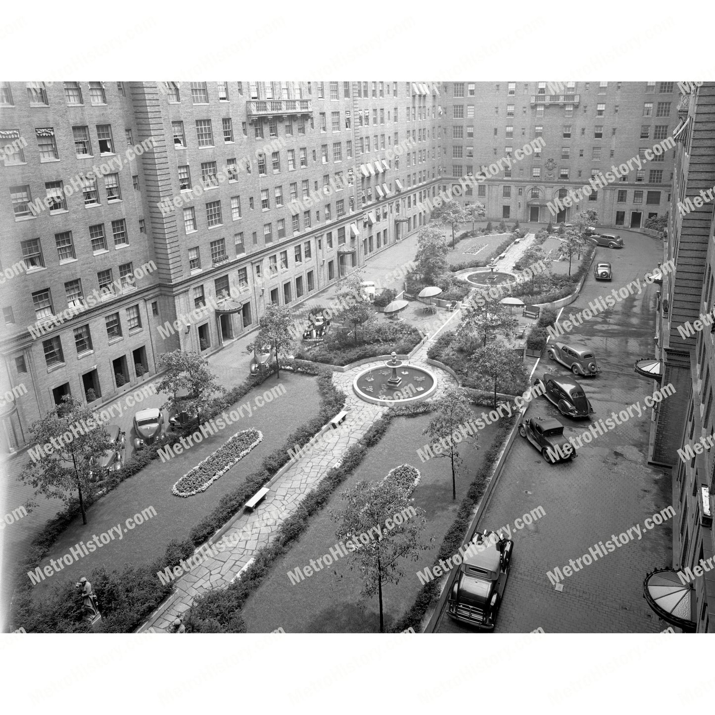 277 Park Avenue, Manhattan, courtyard from west