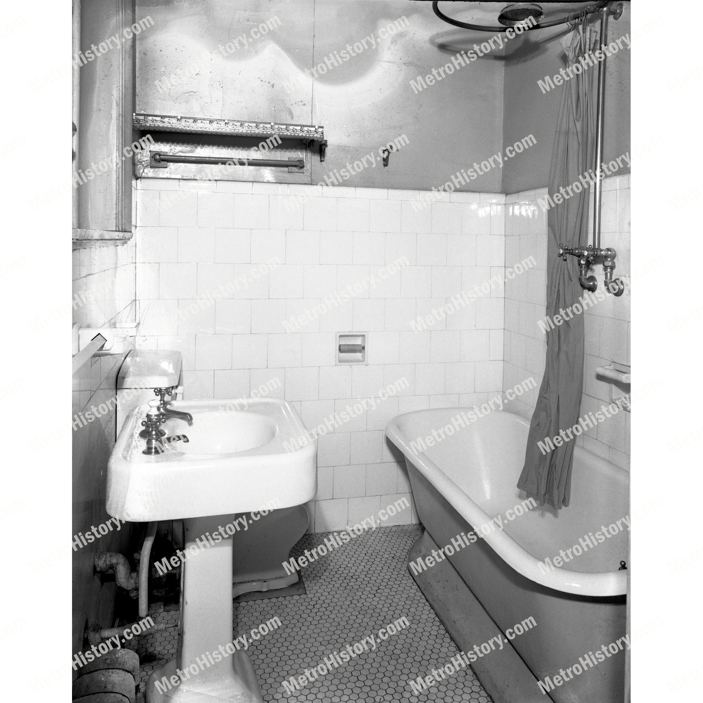 148 West 72nd Street, Manhattan, interior, bathroom before alteration